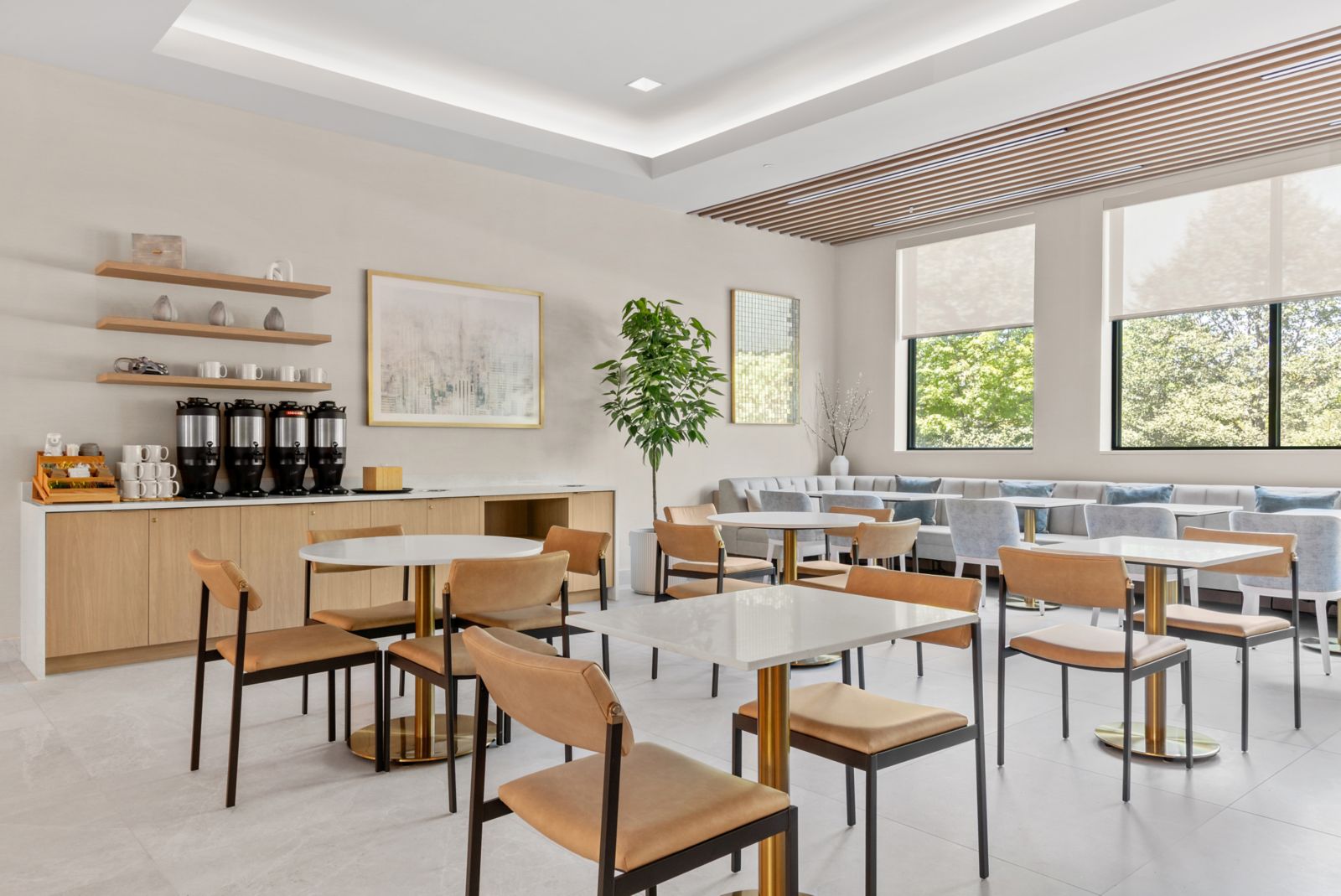 Residence Inn by Marriott Melville — Breakfast & Dining